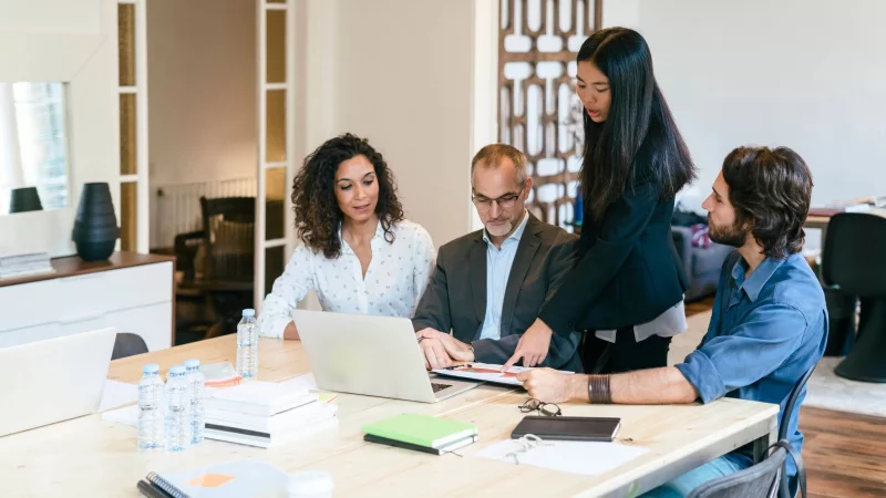 Ein Mitarbeiterrat kann Partizipation im Unternehmen fördern. - © Bonninstudio/Westend61/dpa-tmn