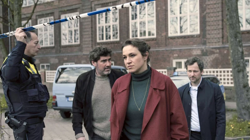 Ein neuer Fall f&uuml;r Kommissarin Katharina Tempel. Gemeinsam mit ihrem Chef Georg K&ouml;nig (2.v.l.) und ihrem Mann Volker ist sie auf dem Weg zum Tatort. - &copy; Georges Pauly/ZDF/Arte/dpa