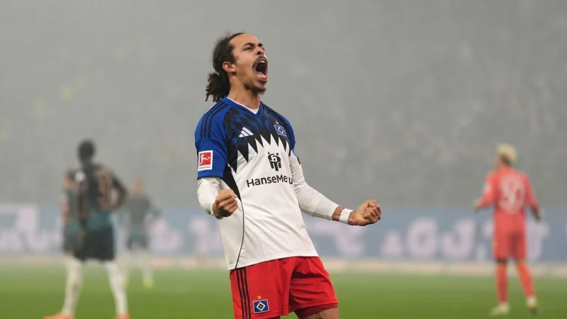 Bejubelt sein Siegtor gegen Werder Bremen: Yussuf Poulsen vom Hamburger SV. - © Marcus Brandt/dpa