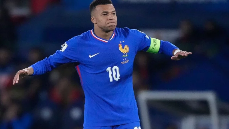 Superstar Kylian Mbappe traf zur 1:0-Führung für Frankreich. - © Michel Euler/AP/dpa