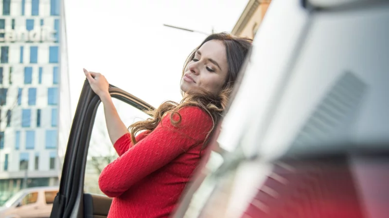 Wer Warnzeichen eines Sekundenschlafs bemerkt, legt besser eine Pause ein. - © Christin Klose/dpa-tmn