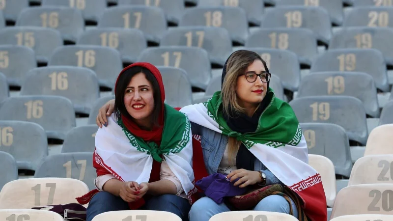 Frauen in Fu&szlig;ballstadien sind im Iran keine Selbstverst&auml;ndlichkeit. (Archivbild) - &copy; Vahid Salemi/AP/dpa