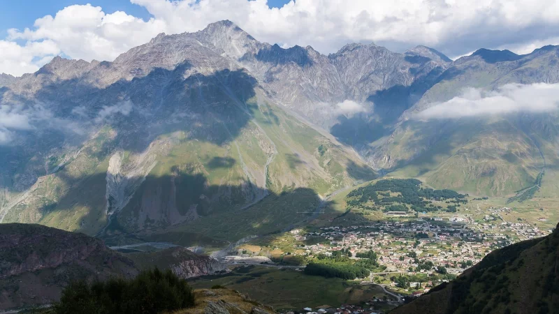 Urlauber m&uuml;ssen bei der Einreise nach Georgien ab dem 1. Januar 2026 eine Kranken- und Unfallversicherung nachweisen k&ouml;nnen. - &copy; Philipp Laage/dpa-tmn