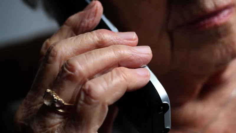 Betrüger arbeiten bewusst mit dem Schockmoment und setzen ihre Opfer zeitlich unter Druck, um sie zu unüberlegten Entscheidungen zu drängen. - © Karl-Josef Hildenbrand/dpa/dpa-tmn