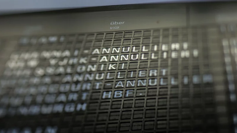 Eine der vielen Folgen des US-Shutdowns waren Tausende Flugausf&auml;lle und Versp&auml;tungen, die Reisenden zugesetzt haben. - &copy; Frank Rumpenhorst/dpa-tmn
