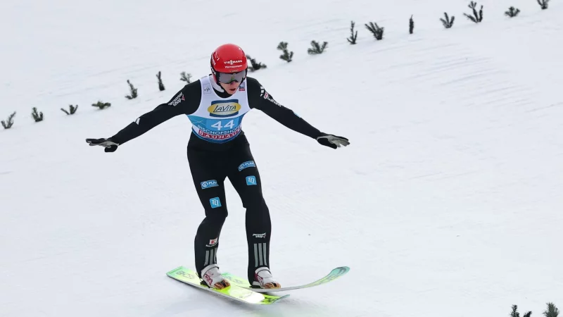 Karl Geiger vergab in Japan eine gro&szlig;e Chance. (Archivbild) - &copy; Daniel Karmann/dpa