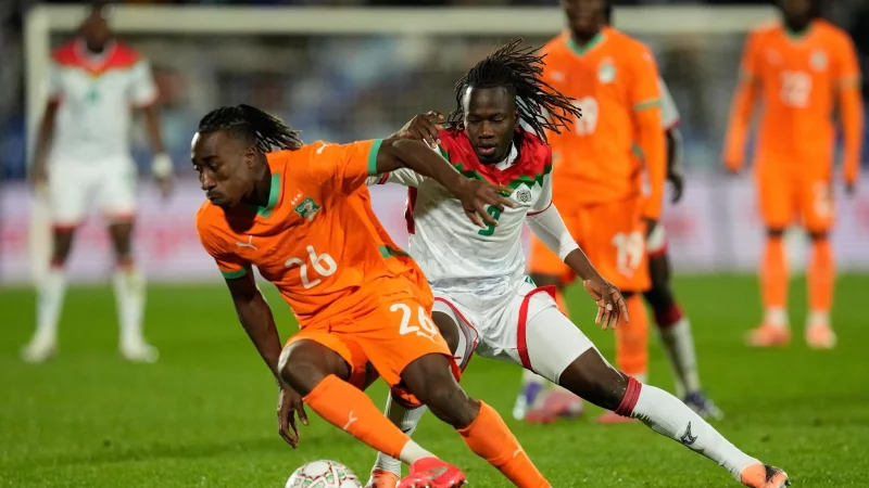 Der Leipziger (l) traf zum 2:0. - &copy; Themba Hadebe/AP/dpa