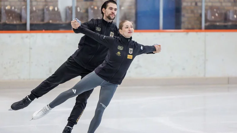 Minerva Hase (r) und Nikita Volodin z&auml;hlen bei den Olympischen Spielen in Italien zu den Medaillenkandidaten. - &copy; Andreas Gora/dpa