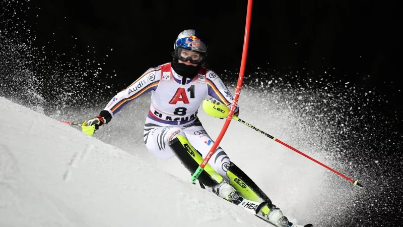 Emma Aicher im Slalom von Flachau. - &copy; Marco Trovati/AP/dpa