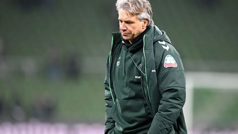 Hat derzeit viel zum Nachzudenken: Werders Cheftrainer Horst Steffen. - &copy; Carmen Jaspersen/dpa