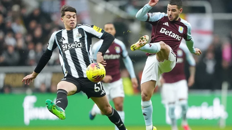 Vorteil Villa: Emiliano Buendia (r) traf zum 1:0. - &copy; Owen Humphreys/PA Wire/dpa