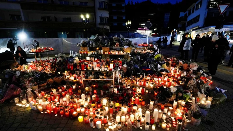 Die Anteilnahme in Crans-Montana ist nach der t&ouml;dlichen Feuerkatastrophe gro&szlig;. (Archivbild) - &copy; Antonio Calanni/AP/dpa