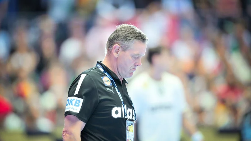 Bundestrainer Alfred Gislason steht mit den deutschen Handballern bei der EM unter Druck. - &copy; Sina Schuldt/dpa