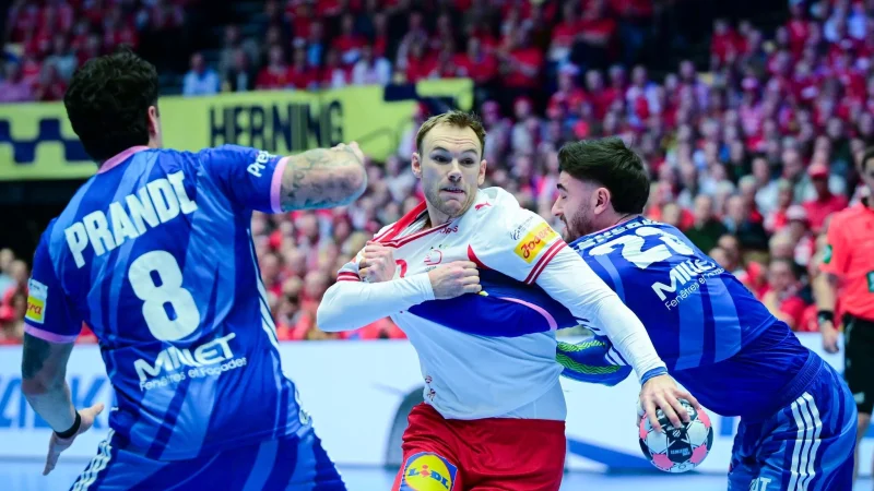 D&auml;nemarks Welthandballer Mathias Gidsel leistet sich zu Beginn ungewohnt viele Fehler. - &copy; Sina Schuldt/dpa