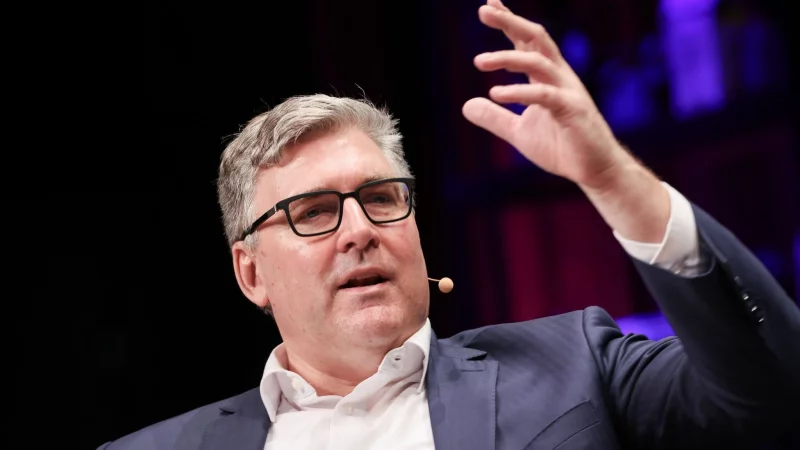 Eintracht Frankfurt befindet sich nach Angaben von Vorstandssprecher Axel Hellmann bei der Trainersuche auf der Zielgeraden. (Archivbild) - &copy; Christian Charisius/dpa