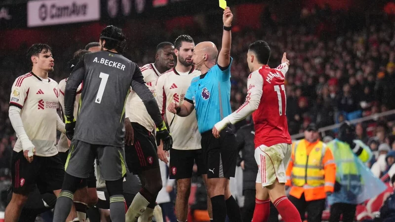 F&uuml;r seine Aktion kassierte Arsenals Gabriel Martinelli eine Gelbe Karte. - &copy; John Walton/PA Wire/dpa