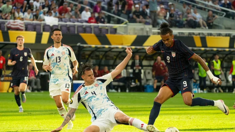 Vor Wechsel zum Hamburger SV: US-St&uuml;rmer Damion Downs (r). - &copy; Jeff Wheeler/Star Tribune/AP/dpa