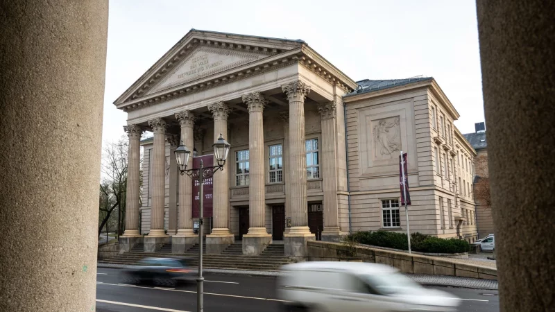 Georg II. wirkte ma&szlig;geblich an der Entstehung des Meininger Theatergeb&auml;udes mit. - &copy; Jacob Schr&ouml;ter/dpa