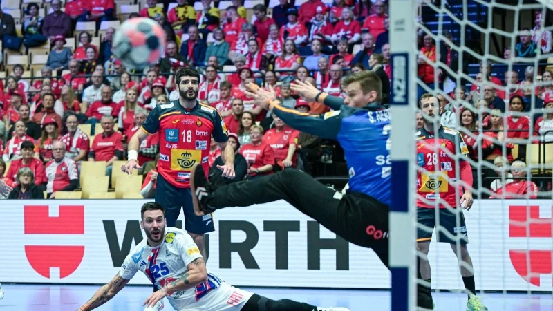 Lieferte gegen Frankreich eine starke Partie: Spaniens Torwart Sergey Hernandez. - &copy; Sina Schuldt/dpa