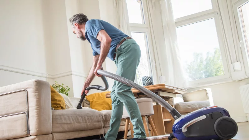 Wohn- und Esszimmer, K&uuml;che, Bad und Flur stehen bei einem schnellen Hausputz im Fokus. - &copy; Christin Klose/dpa-tmn