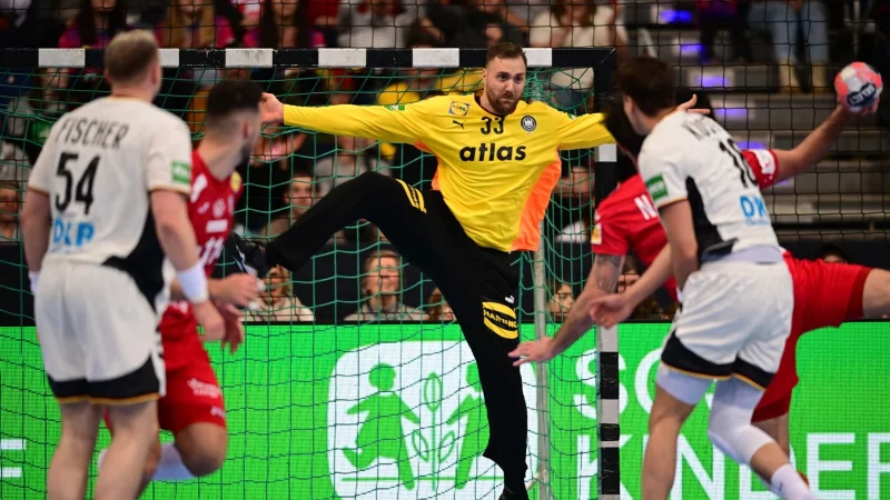 Torh&uuml;ter Andreas Wolff ist Deutschlands bester Mann bei der EM-Generalprobe gegen Kroatien. - &copy; Sina Schuldt/dpa