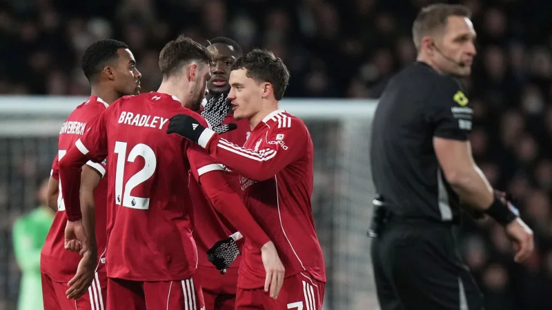 Florian Wirtz (r) gelang der 1:1-Ausgleich f&uuml;r Liverpool beim FC Fulham. - &copy; Alastair Grant/AP/dpa