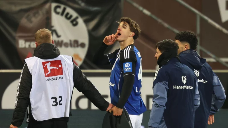 HSV-Abwehrchef Luka Vuskovic war nicht gut auf die Fans des FC St. Pauli zu sprechen. - &copy; Christian Charisius/dpa