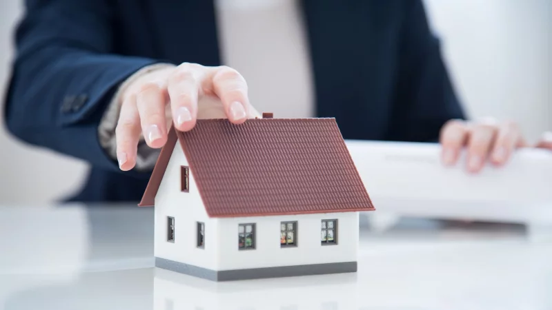 Raten nicht bedient? Wenn Eigent&uuml;mer sich ihre Immobilienfinanzierung nicht mehr leisten k&ouml;nnen, kann es dazu kommen, dass die finanzierende Bank das Haus oder die Wohnung zwangsversteigern l&auml;sst. - &copy; Christin Klose/dpa-tmn