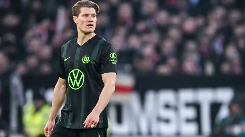 Kevin Behrens (hier im Trikot des VfL Wolfsburg) sorgte bei seinem neuen Club f&uuml;r negative Schlagzeilen. (Archivbild) - &copy; Harry Langer/dpa