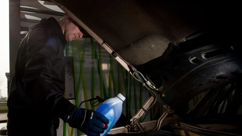 Klare Sicht fein? Jetzt noch den Frostschutz des K&uuml;hlsystems checken. - &copy; Klaus-Dietmar Gabbert/dpa-tmn