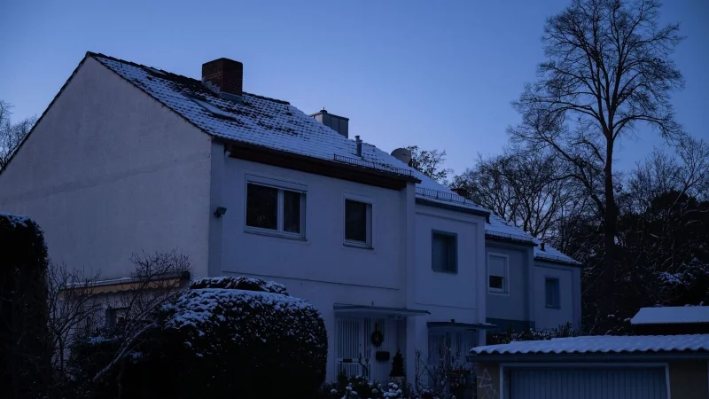 Kein Strom, keine Heizung, kein Internet: Bei einem Stromausfall sind Mietminderungen m&ouml;glich. - &copy; Christophe Gateau/dpa/dpa-tmn