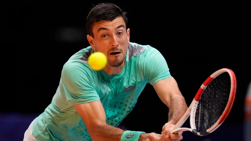 Sebastian Ofner schied in der Quali f&uuml;r die Australian Open auf dramatische Wiese aus. (Archivbild) - &copy; Kamran Jebreili/AP/dpa