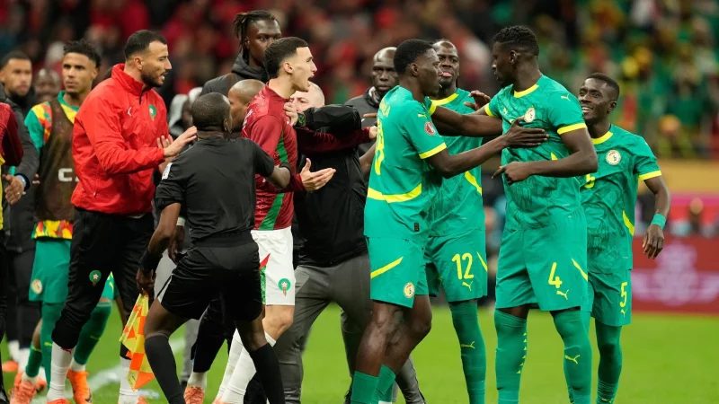 Zwischen dem Senegal und Marokko gab es viel &Auml;rger im Finale des Afrika Cups. - &copy; Mosa\\\'ab Elshamy/AP/dpa