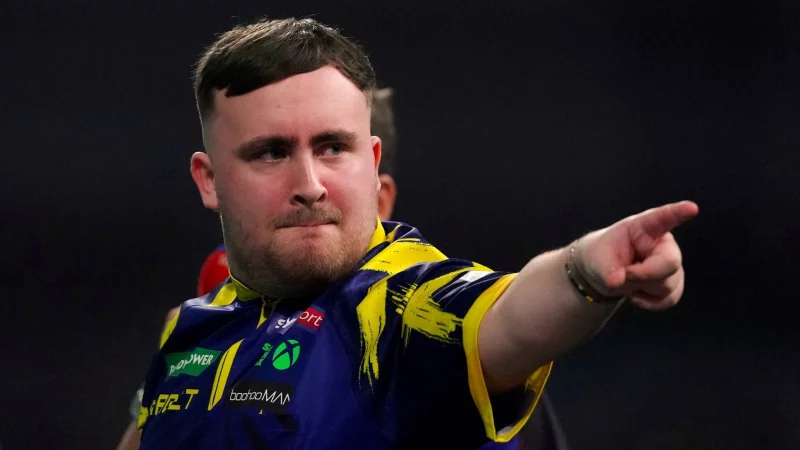 Luke Littler steht erneut im WM-Finale - &copy; Dave Shopland/AP/dpa