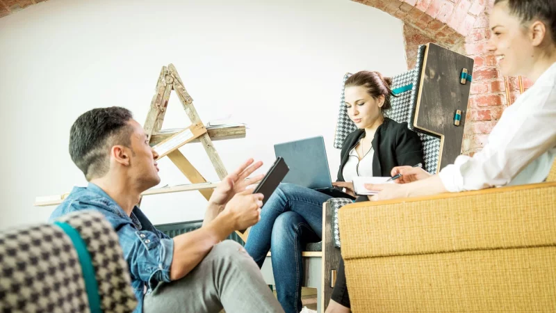 Eigene St&auml;rken geschickt einbringen: Kurz und beil&auml;ufig erw&auml;hnte Kompetenzen kommen im Team besonders gut an. - &copy; Christin Klose/dpa-tmn