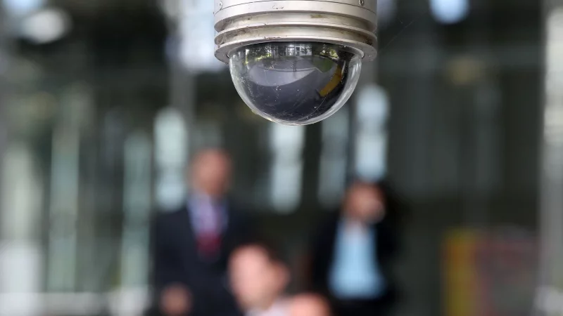 &Uuml;berwachungskameras am Arbeitsplatz d&uuml;rfen zum Beispiel zum Schutz vor Sachbesch&auml;digung oder Diebstahl verwendet werden. - &copy; Oliver Berg/dpa/dpa-tmn