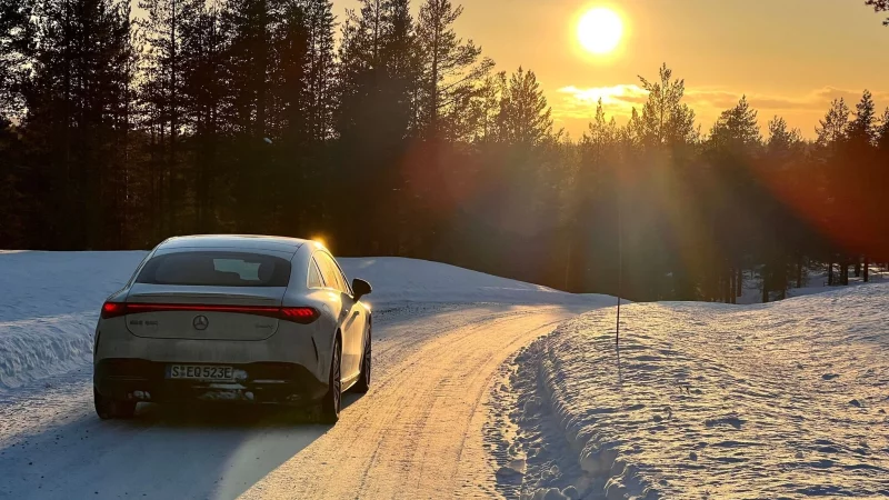 Wenn die Sonne im Winter tief steht, steigt f&uuml;r Autofahrer die Blendgefahr. - &copy; Thomas Geiger/dpa-tmn