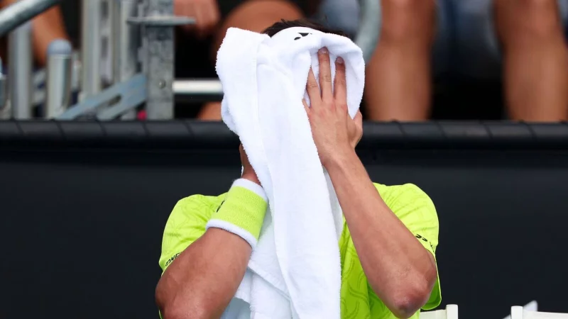 Daniel Altmaier traf in Melbourne zwei S&auml;tze lang fast keinen Ball. - &copy; Frank Molter/dpa