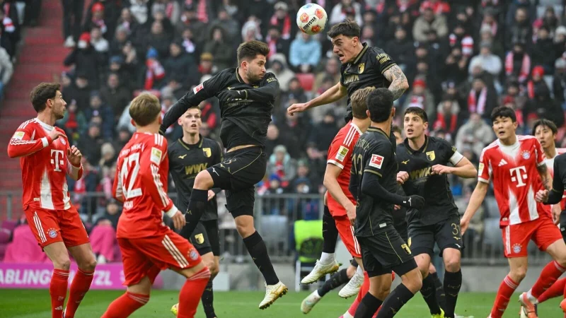Mit viel Leidenschaft trat der FC Augsburg in M&uuml;nchen auf. - &copy; Peter Kneffel/dpa