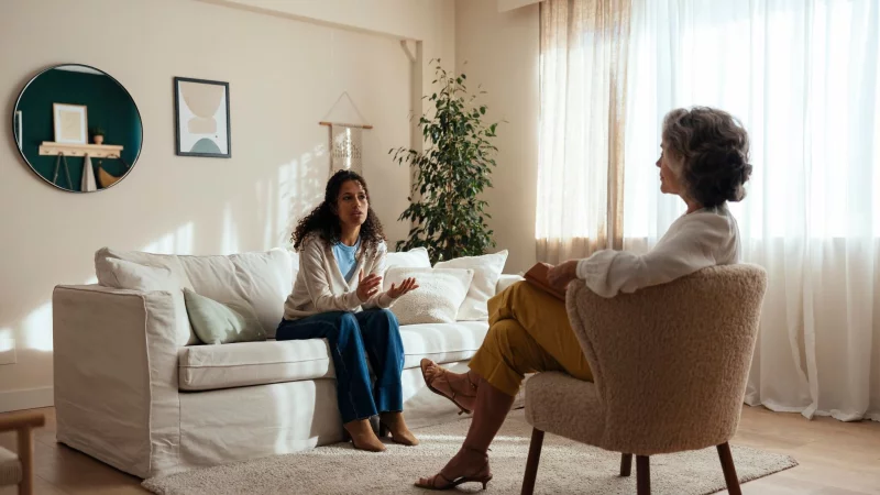 Welche Therapieform, welches Setting passt zu mir? Die Entscheidung liegt letztendlich bei den Patientinnen und Patienten. - &copy; Bonninstudio/Westend61/dpa-tmn