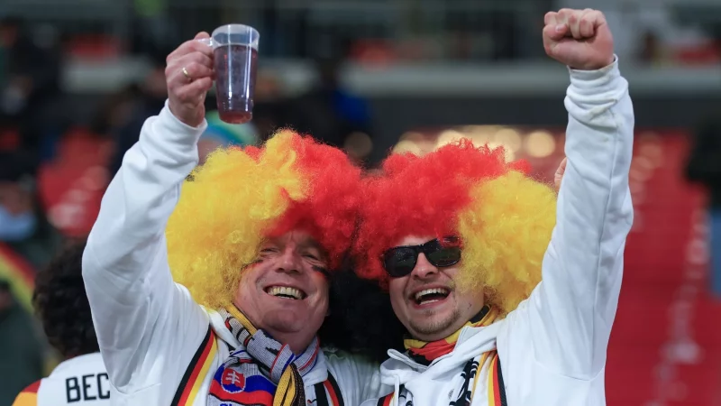 F&uuml;r treue Fans gibt es g&uuml;nstigere Tickets bei der Fu&szlig;ball-WM. (Archivbild). - &copy; Jan Woitas/dpa