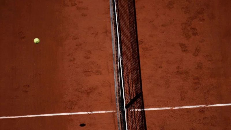 Beim Tennis gibt es immer wieder kuriose Geschichten - so wie die von Hajar Abdelkader. (Archivbild) - &copy; Thibault Camus/AP/dpa