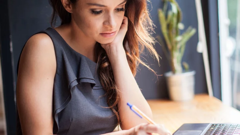 Jahresr&uuml;ckblick im Beruf: Der Jahreswechsel bietet die ideale Gelegenheit, die eigene Karrieresituation kritisch zu hinterfragen und zu bewerten. - &copy; Christin Klose/dpa-tmn