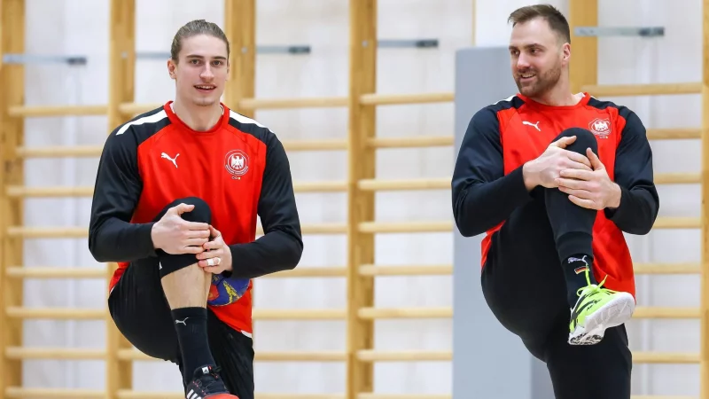 Juri Knorr (l) und Andreas Wolff werden zu Comic-Helden. (Archivbild) - &copy; Jan Woitas/dpa