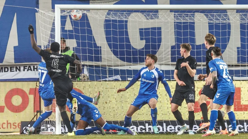 Kofi Amoako (2.v.l, Dynamo Dresden) trifft zum 1:1. - &copy; Andreas Gora/dpa