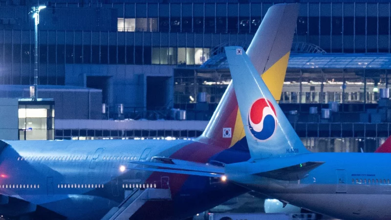 Ab dem 26. Januar d&uuml;rfen bei Korean Air keine Powerbanks mehr zum Laden von Handys, Laptops, Kameras und Co. an Bord genutzt werden. - &copy; Boris Roessler/dpa/dpa-tmn