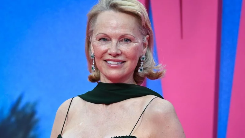 Schauspielerin Pamela Anderson w&uuml;nscht sich besseren Kontakt zu ihrem Ex-Mann und dem Vater ihrer S&ouml;hne, Tommy Lee. (Archivbild) - &copy; Jens Kalaene/dpa