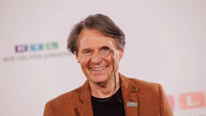 Dem Serien-Schauspieler und Monokel-Fan Wolfgang Bahro (&laquo;Gute Zeiten, schlechte Zeiten&raquo;) gibt der Erfolg von Arzt- und Krankenhausserien R&auml;tsel auf. (Archivbild) - &copy; Rolf Vennenbernd/dpa