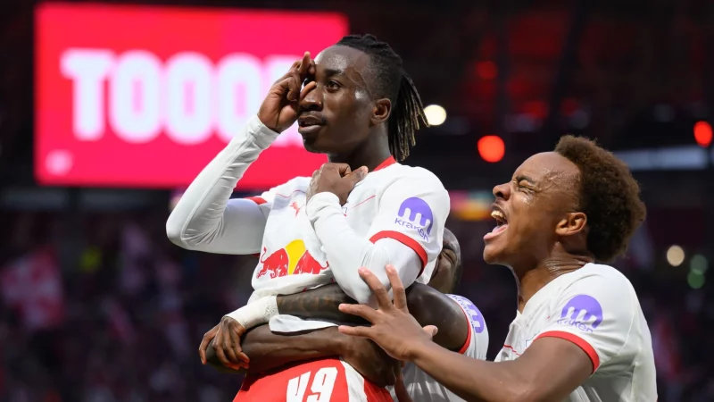 Starke Deb&uuml;t-Saison in der Bundesliga: Yan Diomande (l) von RB Leipzig. (Archivbild) - &copy; Hendrik Schmidt/dpa