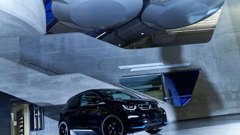 Duales System: Der kleine elektrische BMW i3 wurde auch mit Reichweitenverl&auml;ngerer in Form eines Verbrenners angeboten. - &copy; BMW AG/dpa-tmn